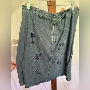 Liz Claiborne Floral Embroidered Denim Skirt size 16 100% cotton
